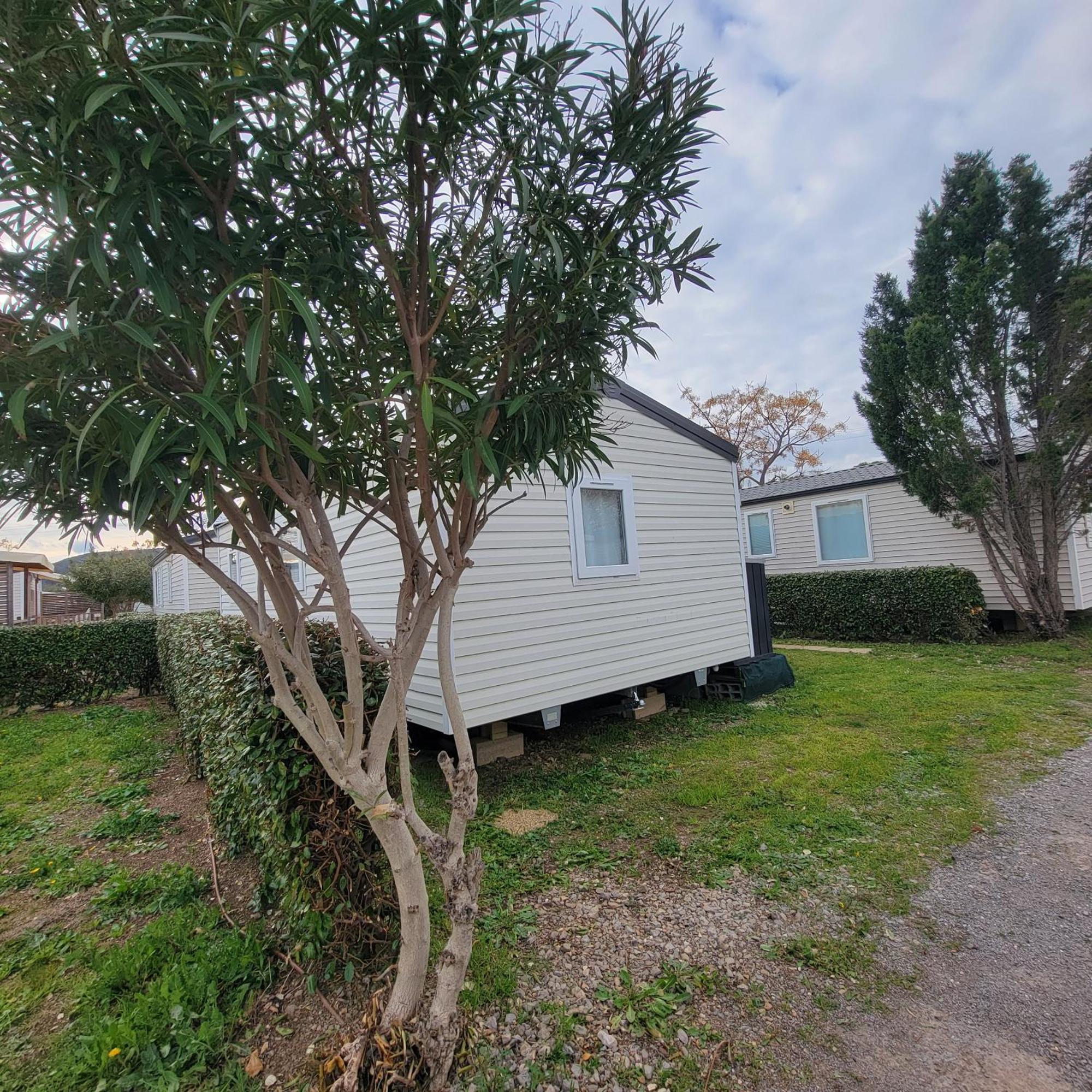 Mobilhome Au Camping Les Salins De La Gardiole Ex Camping Europe Vic-la-Gardiole Exterior photo